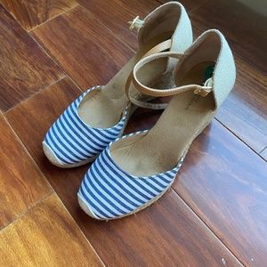 White Mountain   Navy Blue & White Size 8